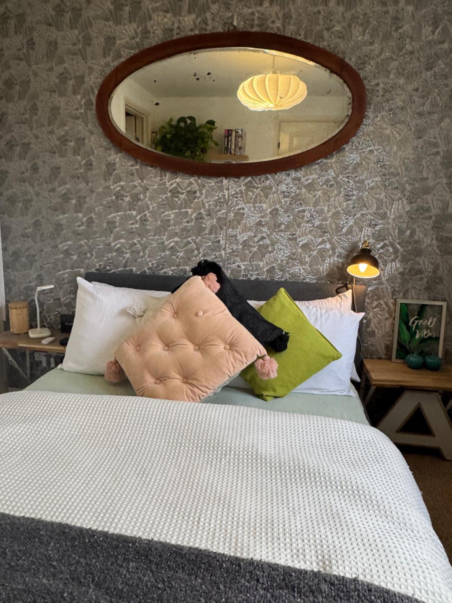 Private Room In A Stylish Flat ลอนดอน ภายนอก รูปภาพ